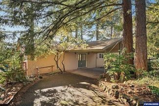 2230 Emmett Dr NW, Salem, OR 97304