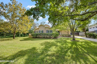 103 Herring Dr, Southport, NC 28461