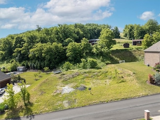 4012 Castor Ln, Finleyville, PA 15332