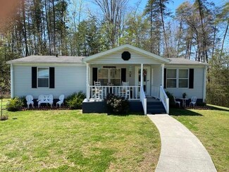 1039 Galaxy Ln, Walnut Cove, NC 27052