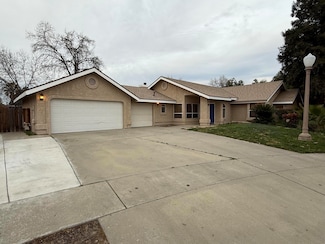 2130 N Clark Ct, Visalia, CA 93292