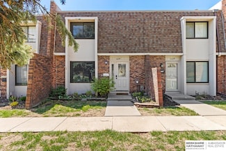 9226 V Plaza Unit G25, Omaha, NE 68127