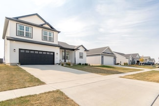 2814 Maple Grove Dr, Cedar Falls, IA 50613