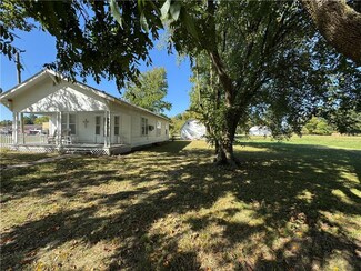 615 N Kansas Ave, Columbus, KS 66725