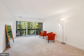 563 Florida Ave Unit 102, Herndon, VA 20170