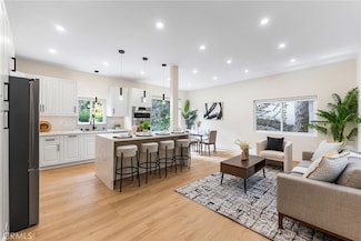 8010 Padre Ln, Los Angeles, CA 90046