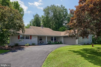 18 Greenbriar Dr, York, PA 17407