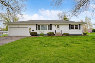 913 E 2nd St, Vinton, IA 52349