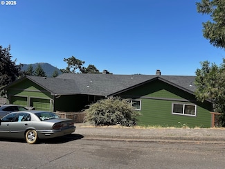 3740 Emerald St, Eugene, OR 97405