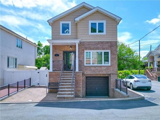44 Comfort Ct, Staten Island, NY 10312