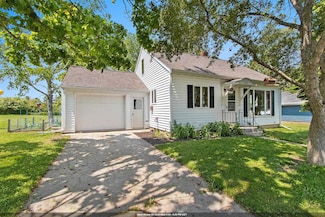 1317 Division St, Algoma, WI 54201