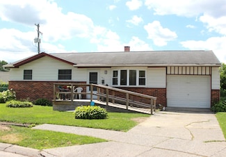 3211 S Arvin Dr, Saginaw, MI 48601