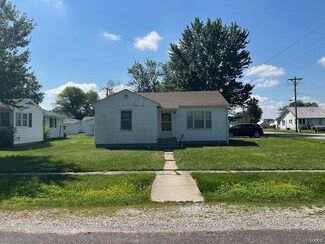 514 W McPike St, Vandalia, MO 63382
