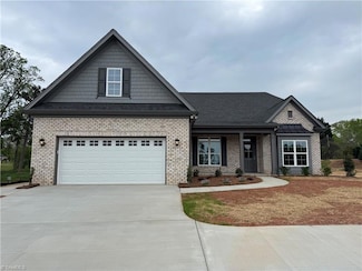 112 Vine Ridge Dr, Winston-Salem, NC 27127