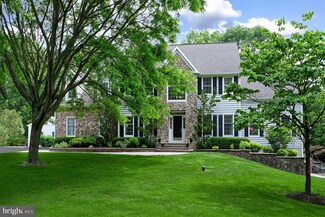 2 Woodens Ln, Lambertville, NJ 08530