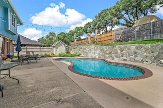 2112 Meadowview Dr, Corinth, TX 76210
