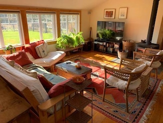 40 Houghtaling Rd, Hurleyville, NY 12747