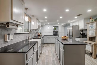 3211 Summerfield Dr, Grapevine, TX 76051