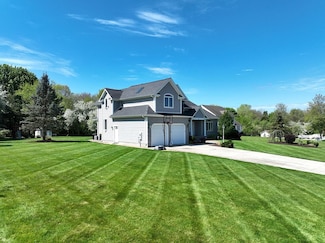 81 Base Lodge Ln, Swansea, MA 02777