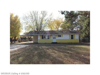 202 E Victor Ln, Pocola, OK 74902