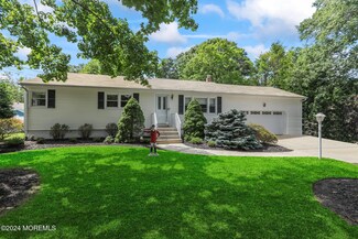1902 Waverly St, Oakhurst, NJ 07755