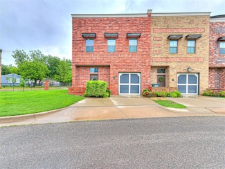 589 S Fretz Ave, Edmond, OK 73003
