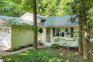 8315 Aimee Ln, Lake Ann, MI 49650