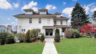 158 Anstice St Unit 4, Oyster Bay, NY 11771