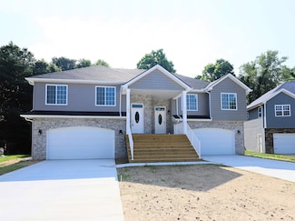 180 Whispering Pines Dr, Fenton, MI 48430
