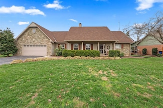 832 Rockwood Dr, Bowling Green, KY 42103