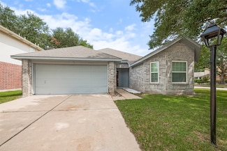2902 Secluded Dr, Sugar Land, TX 77498