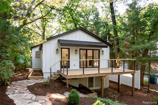 4046 Hillside Trail, New Buffalo, MI 49117