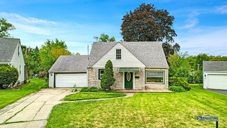 1904 W Cedarwood Cir, Round Lake Heights, IL 60073