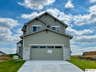 12223 S 111th Ave, Papillion, NE 68046