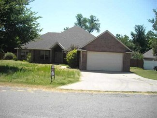 302 Timbercreek Cir, Fletcher, OK 73541