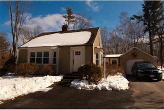 17 Goulds Hill Rd, Newton, NH 03858