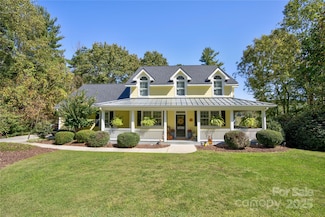 3 Chickadee Ln, Fairview, NC 28730