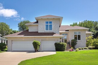 5586 Cottonwood Ct, Saint Paul, MN 55126