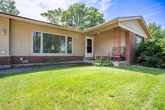 657 Charing Cross Rd, Elk Grove Village, IL 60007