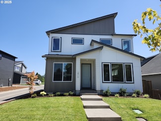 2910 Olympic St Unit 24, Woodburn, OR 97071