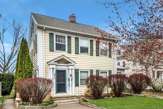40 E Maple St, New Canaan, CT 06840