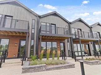 9352 S Alder Place Unit 105, Oak Creek, WI 53154