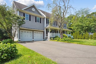83 Cottage St, Trumbull, CT 06611