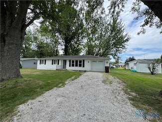 1712 Maumee Dr, Defiance, OH 43512