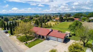1002 Vista Grande St, Paso Robles, CA 93446