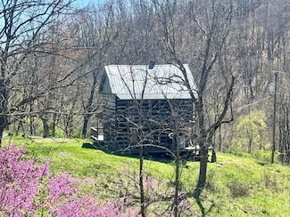 1476 Bal Noble Rd, Hinton, WV 25921