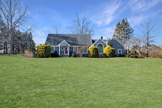 157 Pier Ave, Riverhead, NY 11901