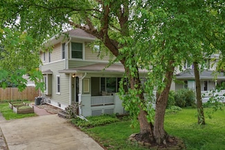 2013 E Taylor St, Bloomington, IL 61701