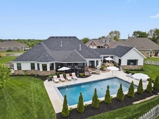 902 E Clare Ct, Nixa, MO 65714