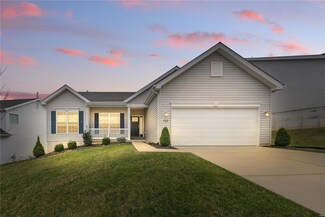 732 Winding Bluffs Dr, Fenton, MO 63026